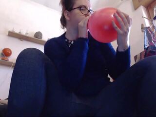 Седем еакулация оргазми на седем inflated балони за