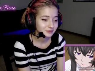18yo youtuber fica quente para trot a assistir hentai durante o córrego e masturba - emma fiore