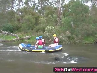 毛深い アマチュア 若い 女性 フィンガー で rafting 三人組