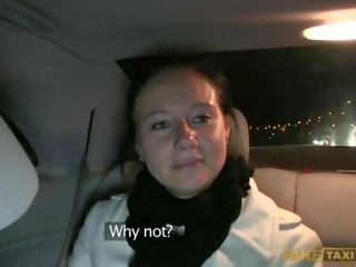 Smashing lány convinced hogy van szex videó videó -ban a cab